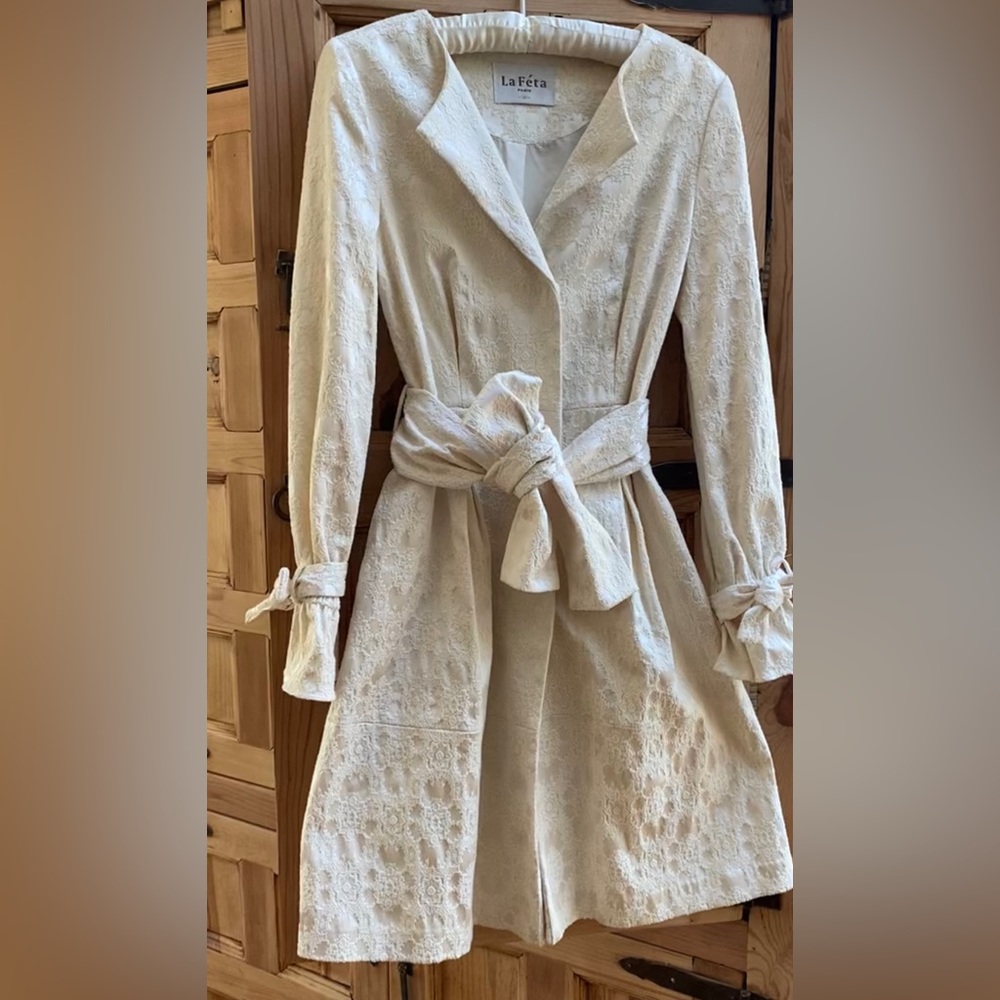 La Feta Paris Cream Brocade Full Button Coat Dress - Size 36 / 4